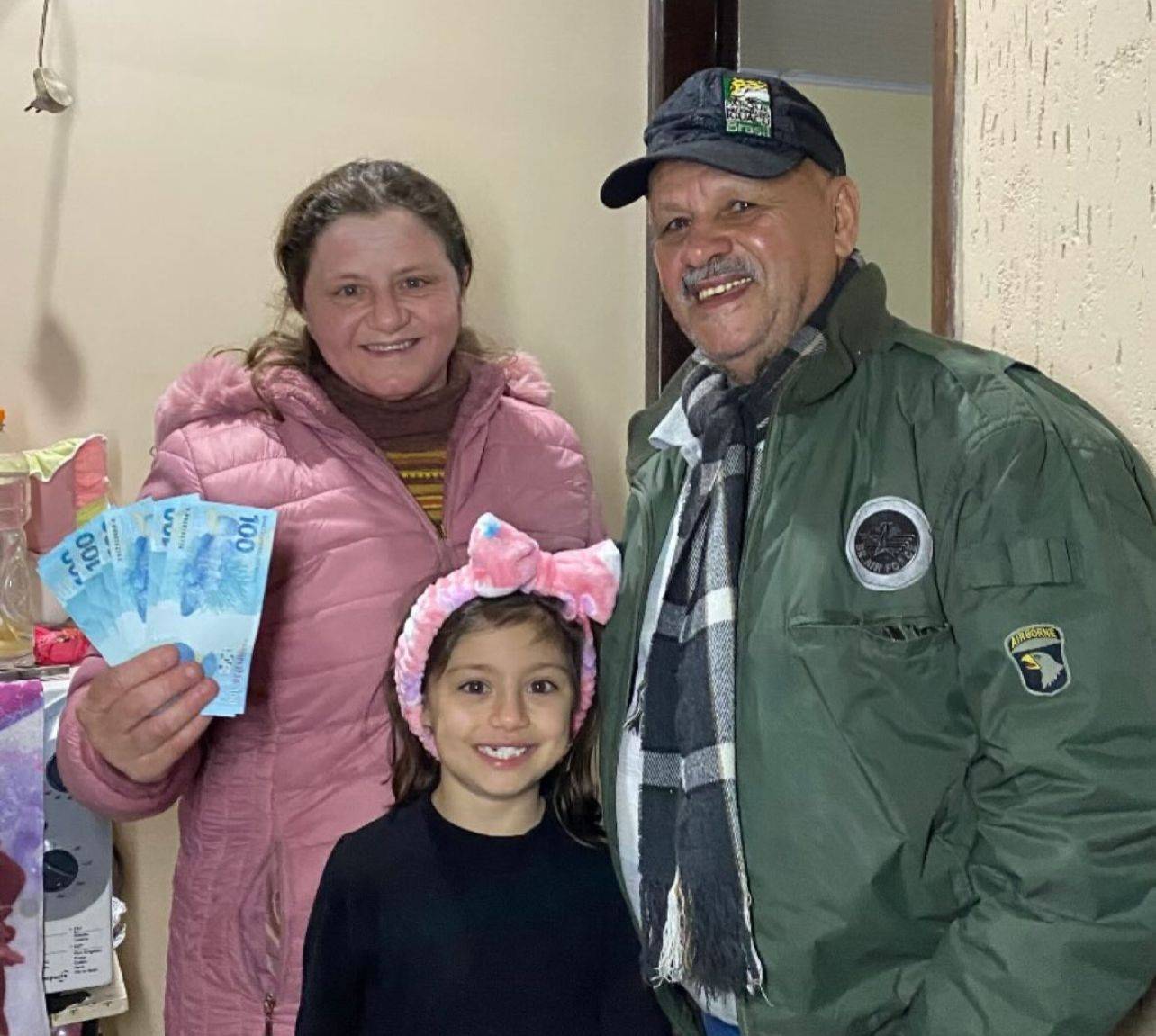 Família do Bairro da Luz ganhou prêmio acumulado do Vizi Visita Sua Casa